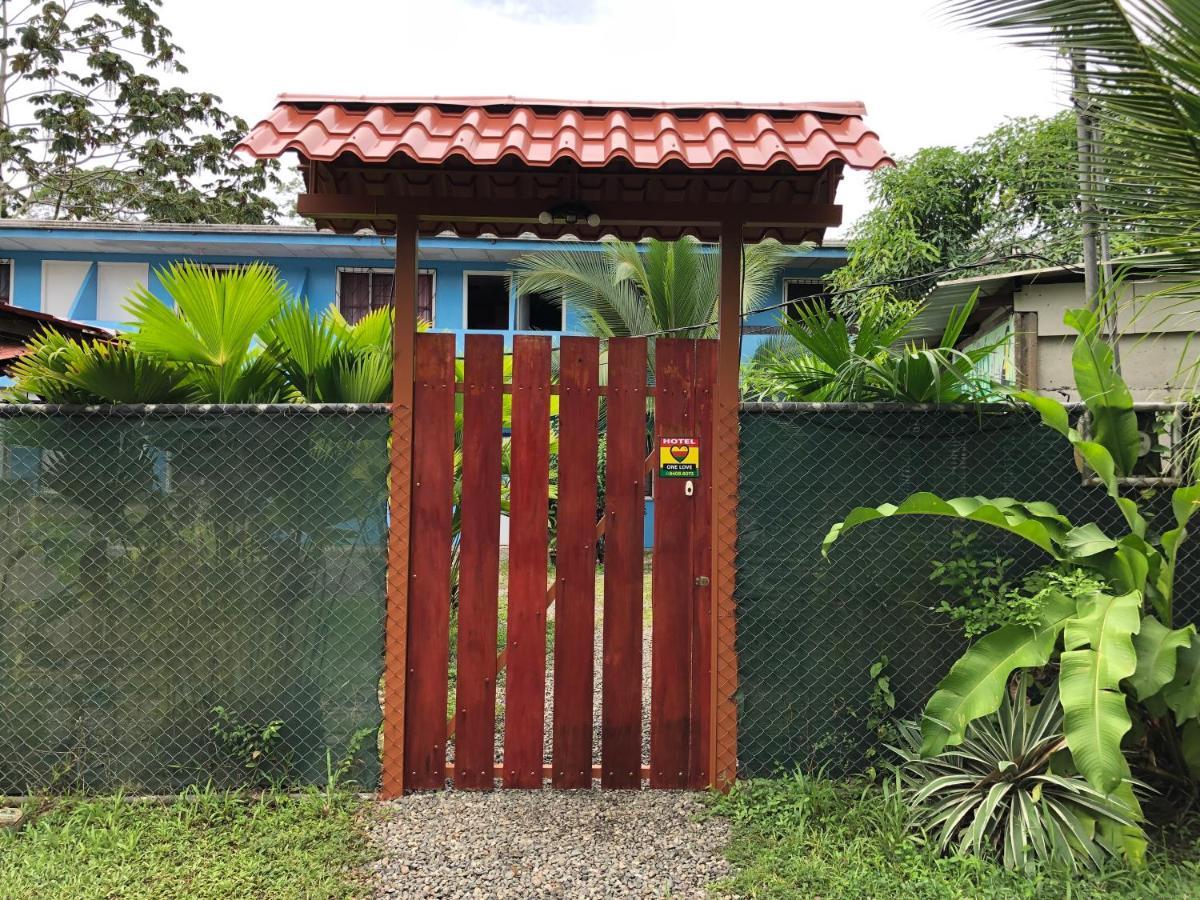 Hotel One Love Puerto Viejo Puerto Viejo de Talamanca ภายนอก รูปภาพ